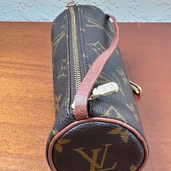 Auth Louis Vuitton Monogram Papillon
Pouch - Picture 6 of 16